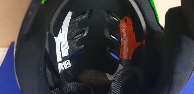 Casco Bike AWE con occhiali (LARGE) 15/16 Anni