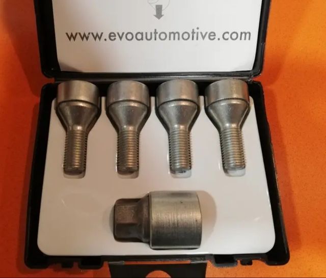 Tornillos rueda seguridad.