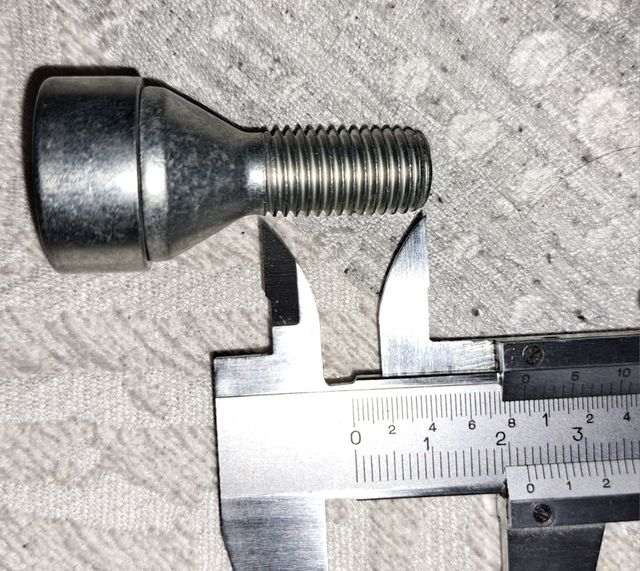 Tornillos rueda seguridad.