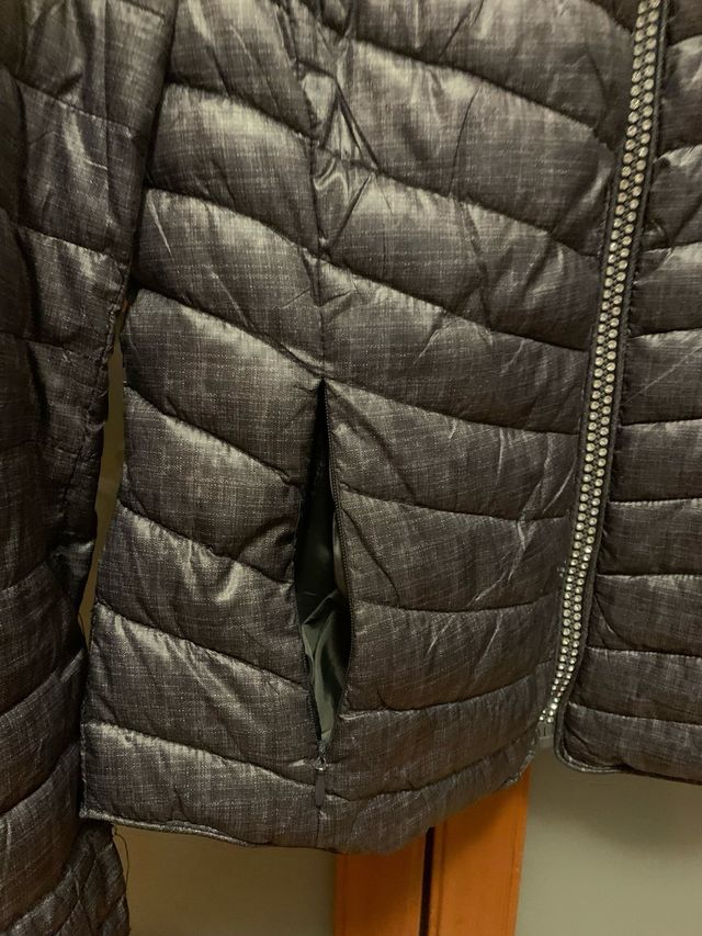 Cazadora de plumas ligera.