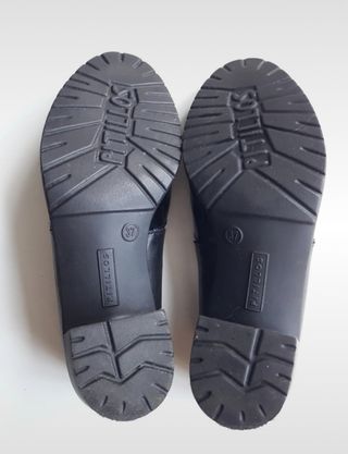 Zapato negro tacón cómodo pitillos