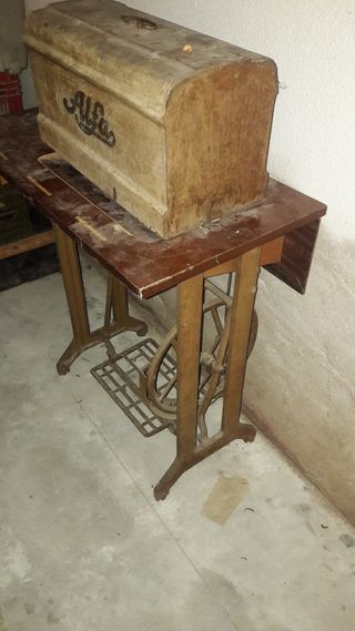 Máquina de coser antigua