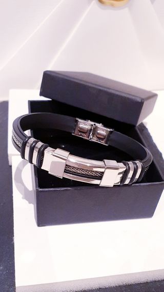 Bisutería hombre, Pulsera acero
