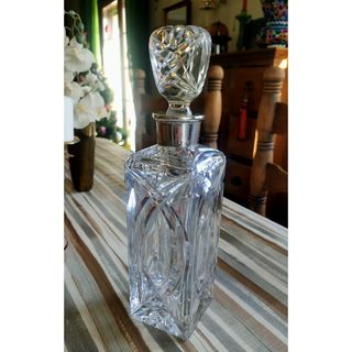 Licorera de cristal y plata
