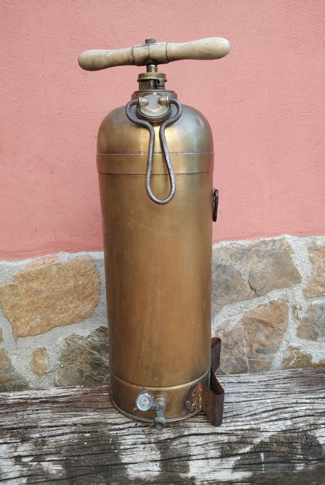 Fumigador antiguo metálico