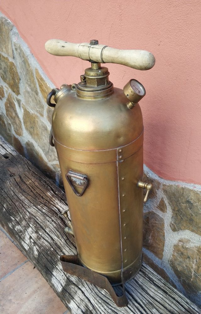 Fumigador antiguo metálico