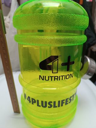 Borraccia in plastica resistente.