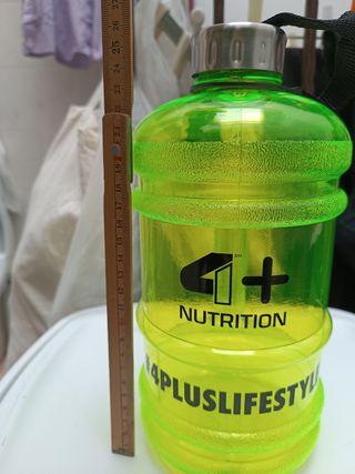 Borraccia in plastica resistente.