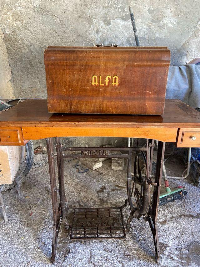 MAQUINA DE COSER ALFA