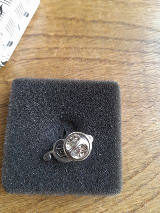Pin plateado clave de sol