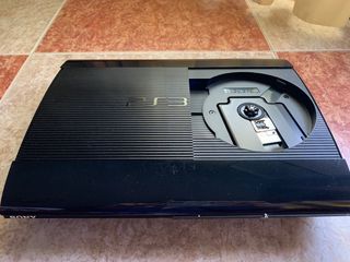 Se vende PS3 super slim