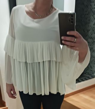 Camicia bianca con balze
