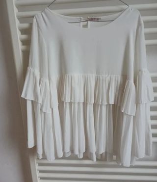 Camicia bianca con balze