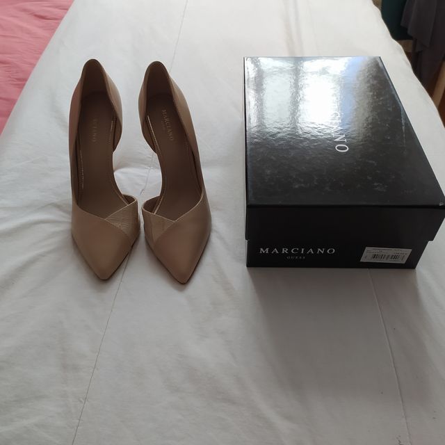 Zapatos salón Marciano. t.39