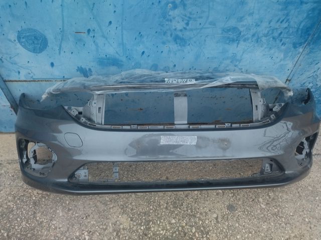 paragolpes delantero Fiat Tipo año 2020.