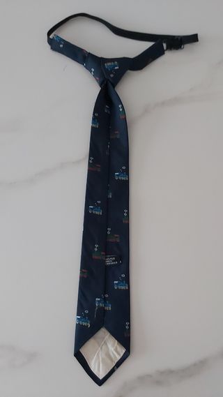 Corbata infantil con estampado de trenes