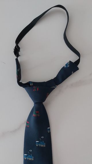 Corbata infantil con estampado de trenes