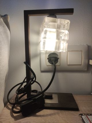 Lampara de techo y mesita