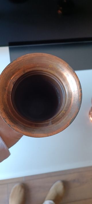 Lámparas de cobre y jarrón turcos