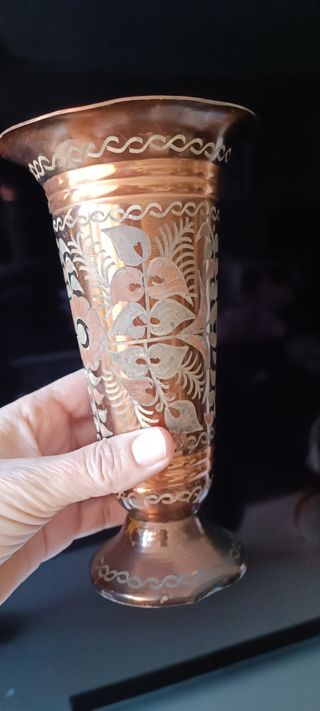 Lámparas de cobre y jarrón turcos