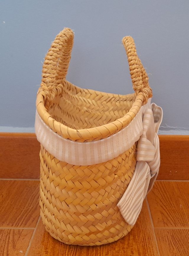 Capazo pequeño decorado con tela Corpus pétalos