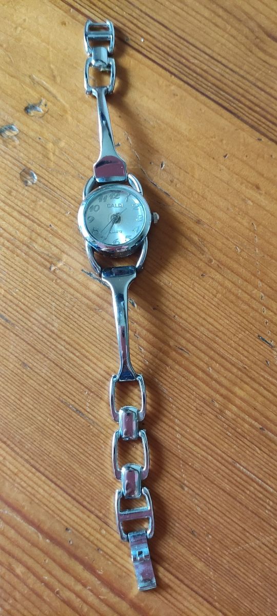 Bellissimo orologio da donna in acciaio