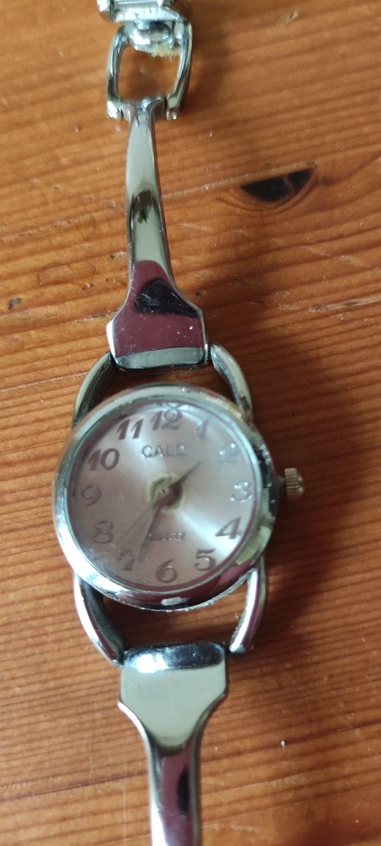 Bellissimo orologio da donna in acciaio