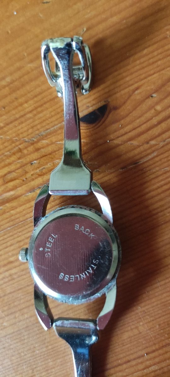 Bellissimo orologio da donna in acciaio