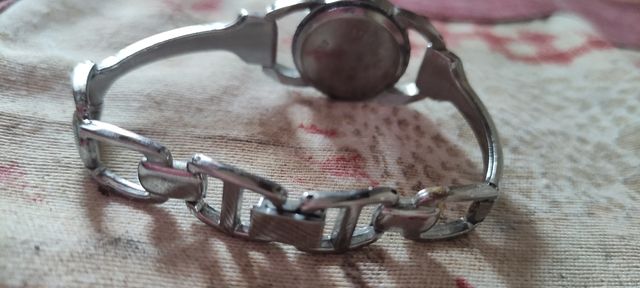 Bellissimo orologio da donna in acciaio