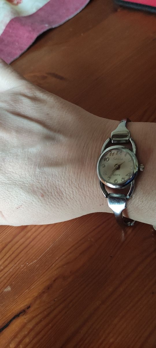 Bellissimo orologio da donna in acciaio