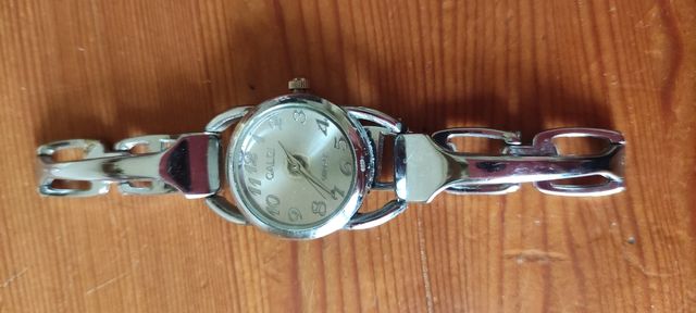 Bellissimo orologio da donna in acciaio