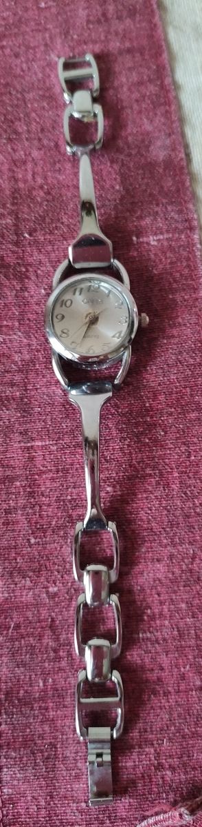 Bellissimo orologio da donna in acciaio