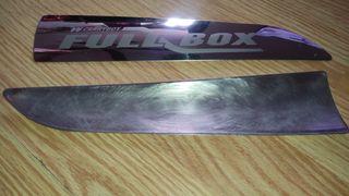 Embellecedor capota trasera pick-up