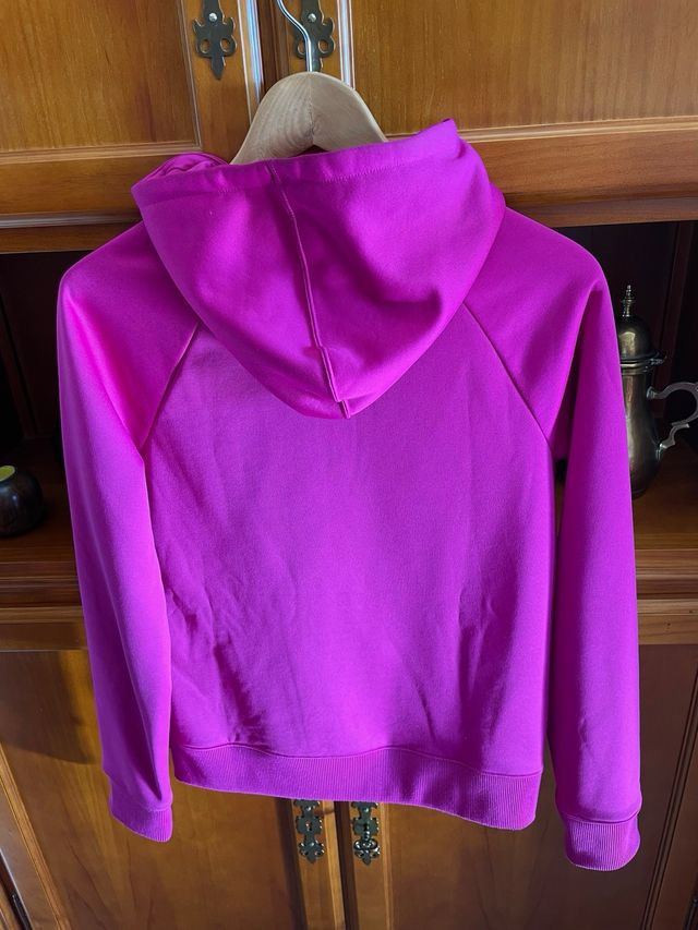 sudadera under armour como nueva talla M
