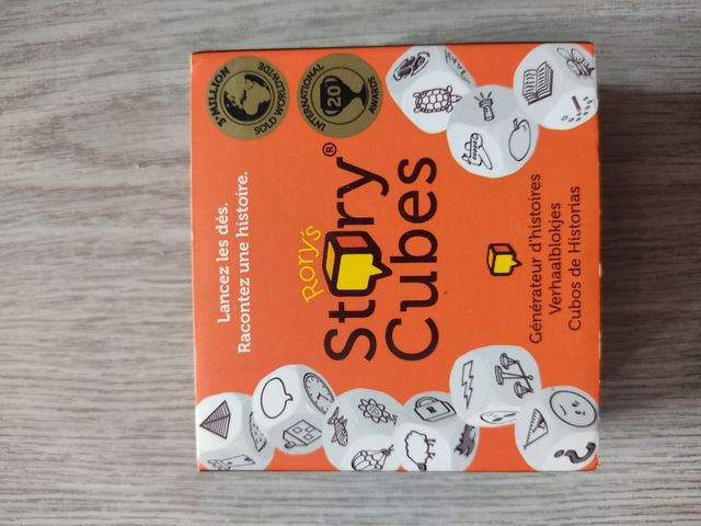 Juego de dados para inventar historias