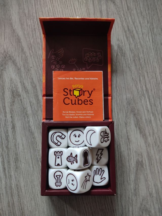 Juego de dados para inventar historias