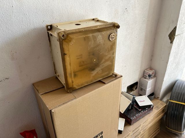 Tapa caja empotrable contador de luz