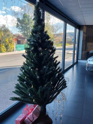 Árbol de navidad con luces