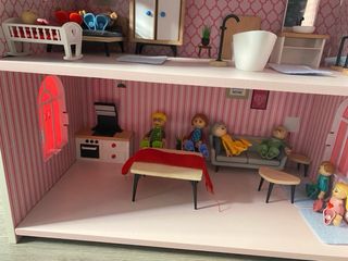 Casa de muñecas de madera
