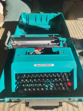 Maquina de escribir OLIVETTI STUDIO 45