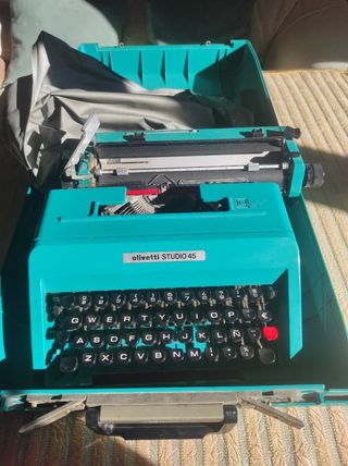 Maquina de escribir OLIVETTI STUDIO 45
