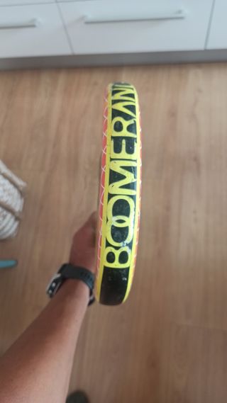 Pala pádel infantil 34 y bandolera Bullpadel