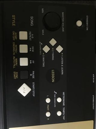 Teclado Yamaha YPT-220