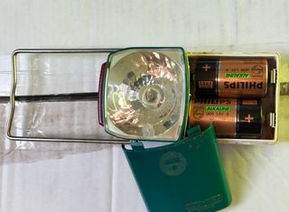 Linterna antigua con luz emergencia 
