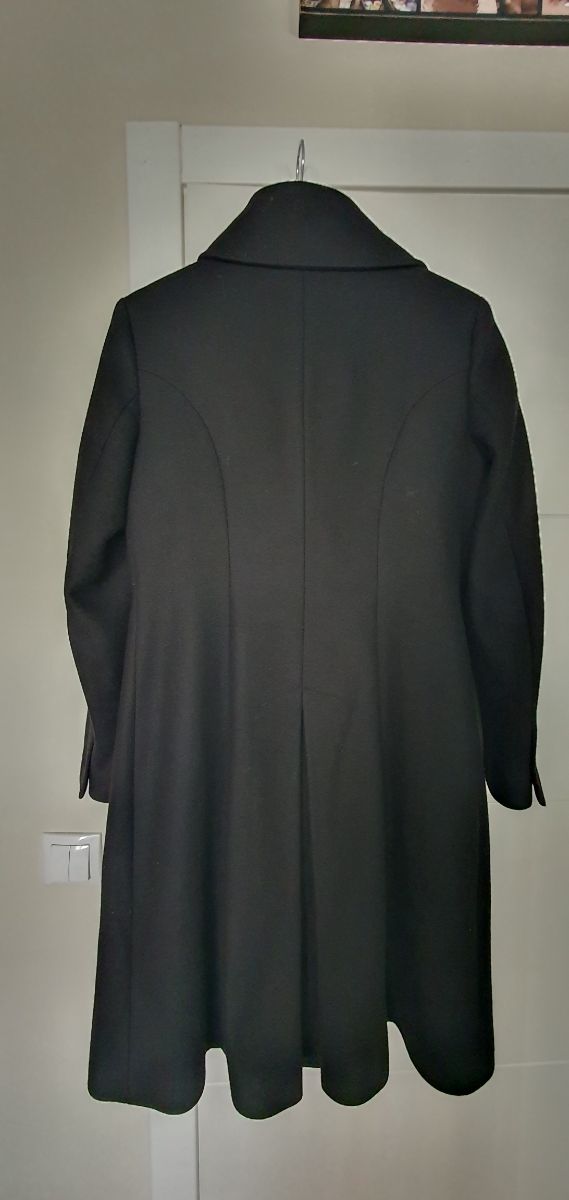 Abrigo negro de Zara
