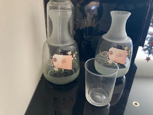 Botellas de mesita de noche