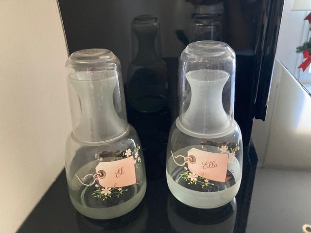 Botellas de mesita de noche