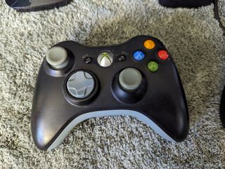 kinect xbox 360 con 2 mandos y juegos