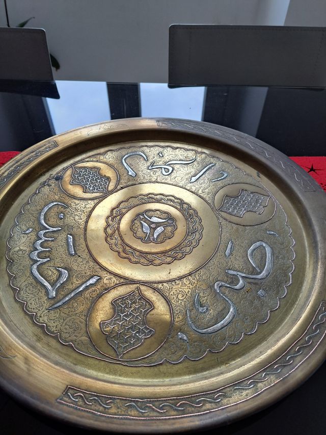 Antico vassoio intarsiato con bellissimi decori