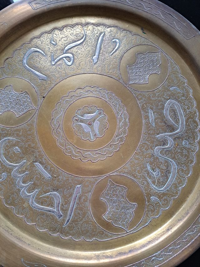 Antico vassoio intarsiato con bellissimi decori